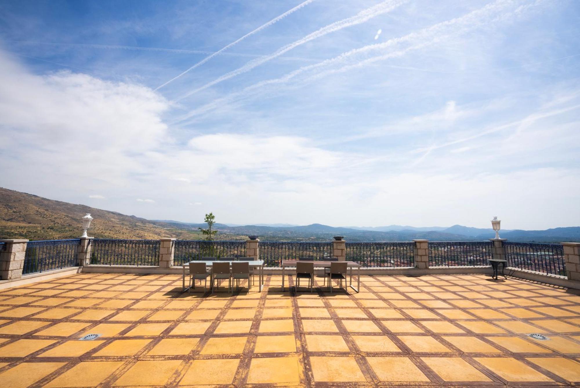 Mansion Con Jacuzzi A 40 Grados, Gran Piscina Y Padel Villa El Tiemblo Exterior foto
