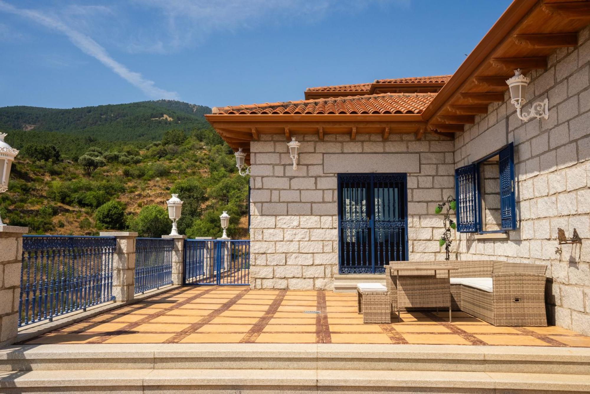 Mansion Con Jacuzzi A 40 Grados, Gran Piscina Y Padel Villa El Tiemblo Exterior foto