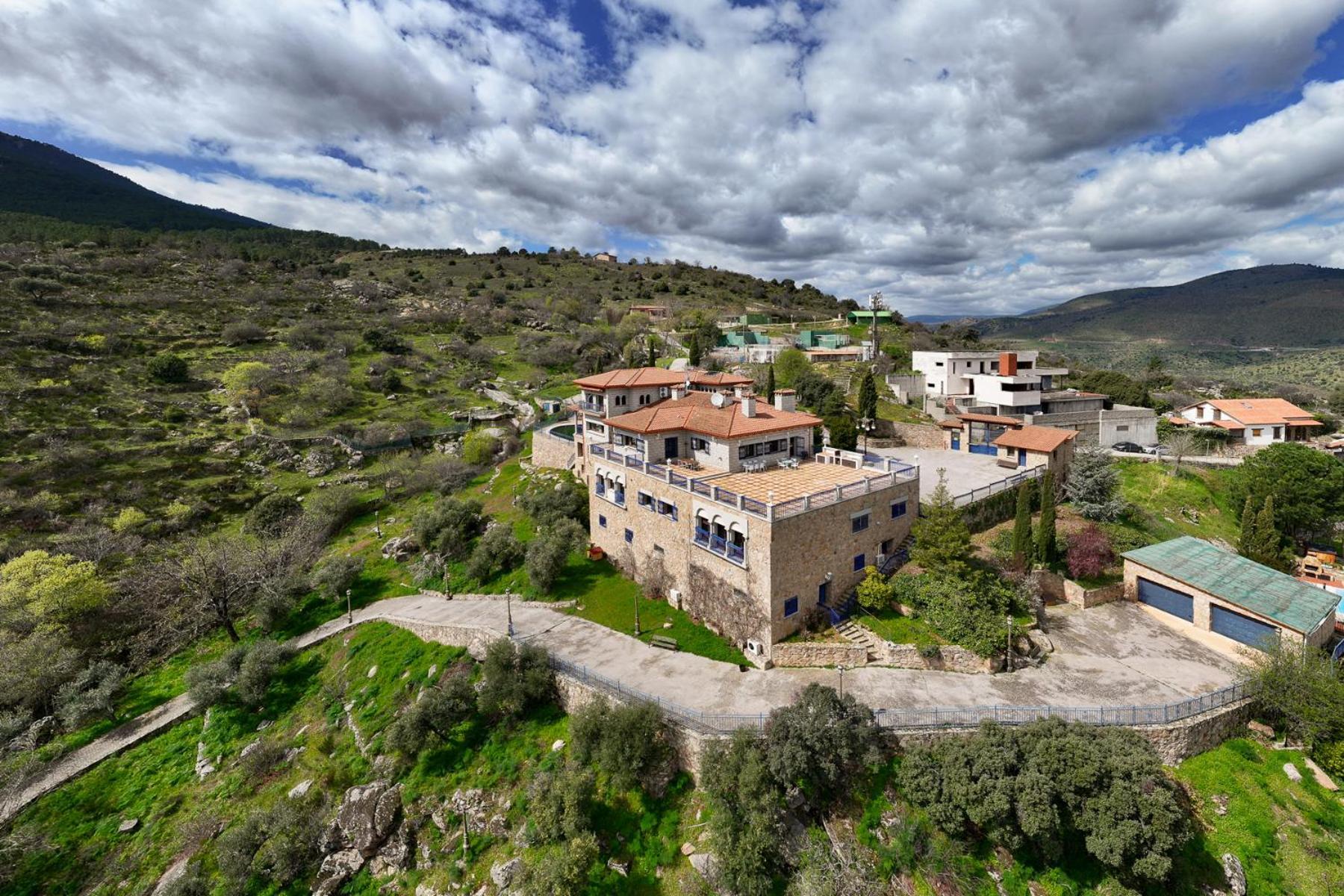 Mansion Con Jacuzzi A 40 Grados, Gran Piscina Y Padel Villa El Tiemblo Exterior foto