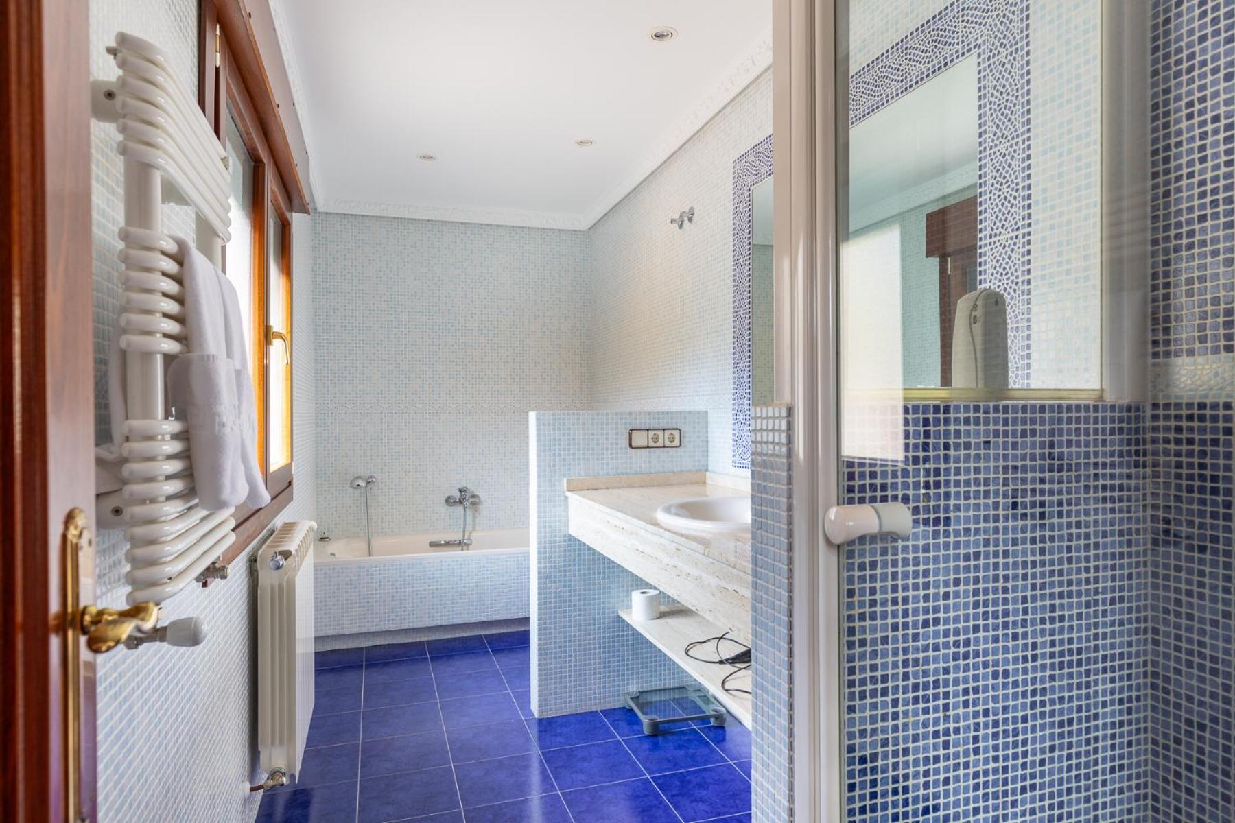 Mansion Con Jacuzzi A 40 Grados, Gran Piscina Y Padel Villa El Tiemblo Exterior foto