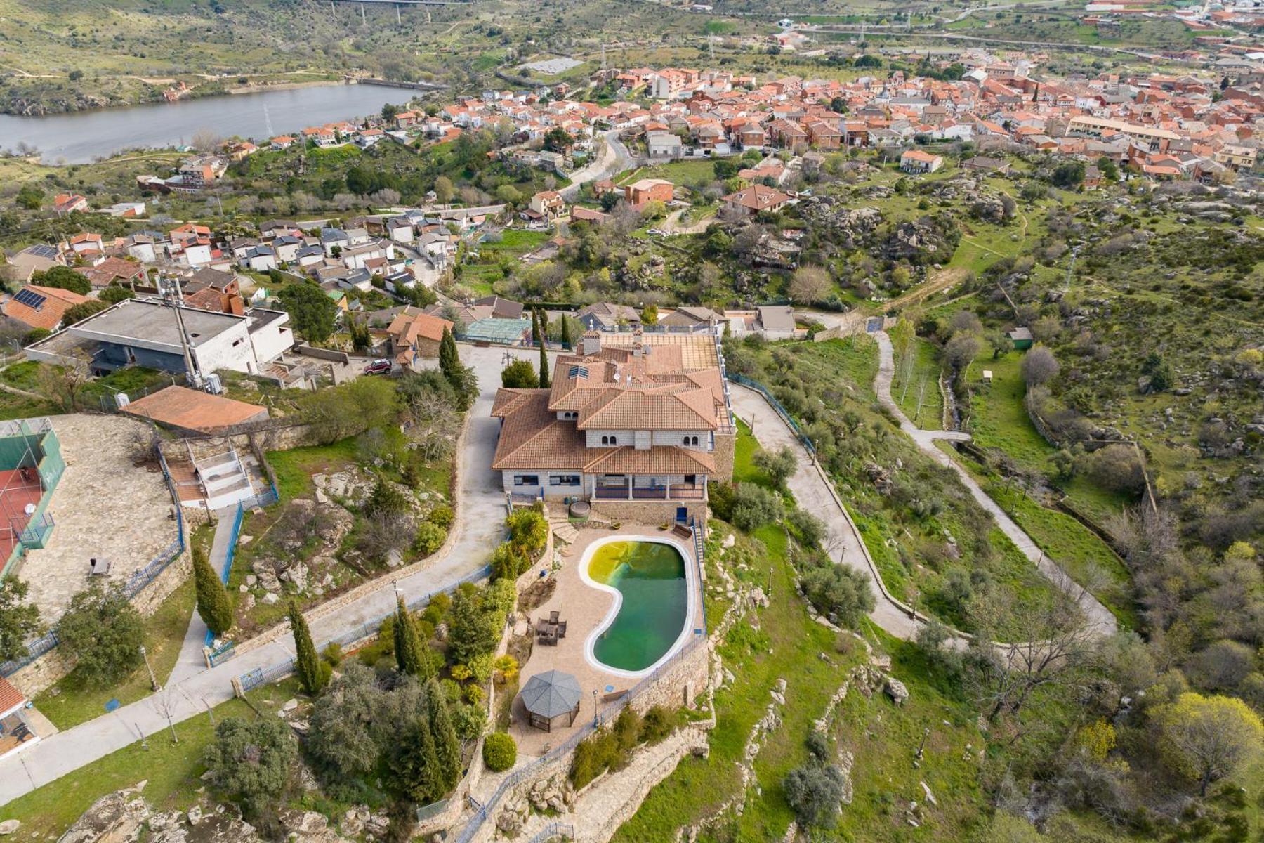 Mansion Con Jacuzzi A 40 Grados, Gran Piscina Y Padel Villa El Tiemblo Exterior foto
