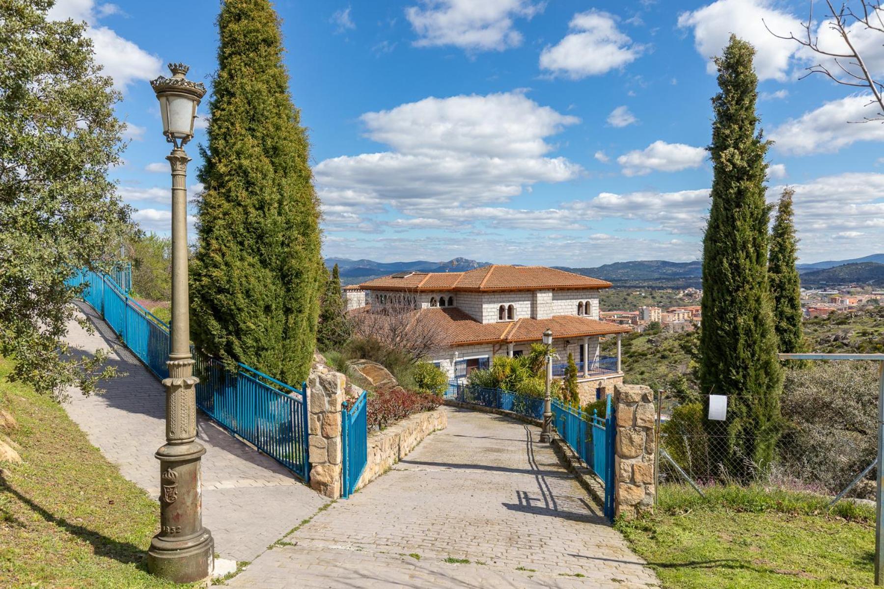Mansion Con Jacuzzi A 40 Grados, Gran Piscina Y Padel Villa El Tiemblo Exterior foto